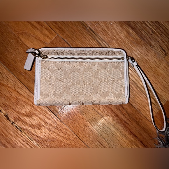 Coach Boxed Zip Around Wristlet - Picture 2 of 3